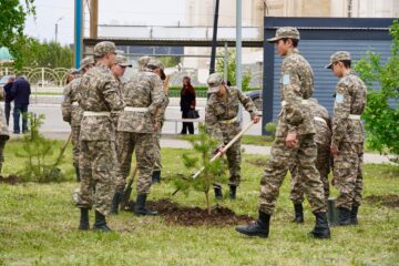 Көкшетауда «Сарбаз күні» атты салтанатты шара өтті В Кокшетау прошла торжественная акция «День призывника»
